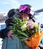 「引退の竹内智香　海外勢のねぎらいに涙を拭う「メダル以上に人と出会えた」7大会連続出場のレジェンドが思い語る【スノーボード女子パラレル大回転】」の画像1