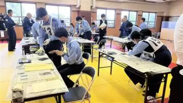 窃盗事件を想定して指紋・足跡採取　鑑識技術の競技会　埼玉県警・狭山警察署