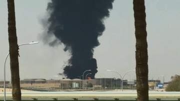 サウジアラビア首都の空港近くで巨大な黒煙　直前には空襲警報　報道