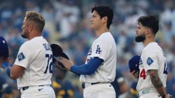 大谷翔平の右もも付近に死球　会場から大きなブーイング　大谷は顔をしかめながらも出塁
