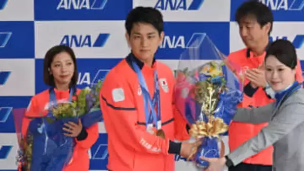 日本選手団が帰国　りくりゅうペア「心が折れそうな瞬間も応援で戦い抜くことできた」【ミラノ・コルティナ五輪】