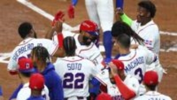 【WBC】ドミニカ共和国がアメリカのスキーンズを捉えレフトスタンドへ特大弾　ベンチは早めの先制にお祭り状態