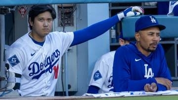大谷翔平のメジャー通算300号のメモリアル弾も終盤にエラーが続き逆転負け　ロバーツ監督もベンチたたき深いため息