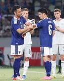 「【サッカー】ケガから復帰の遠藤航「幸せを感じながらプレー」　前主将・吉田麻也からの影響語る　キャプテンマーク託される」の画像1