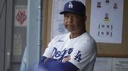 ロバーツ監督が8回に逆転許したエラーのロハスに対し「彼らしくないプレー」とするも「私は大目に見るというか、寛大になれます」