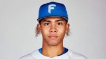 【日本ハム】水谷瞬に送球が直撃するアクシデント...球場騒然　直後の守備につく