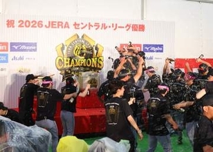 【阪神】村上頌樹が優勝祝勝会で弱々しくお願い「もうちょいみんな打って。点ちょうだい」乾杯と共に集中砲火の的に