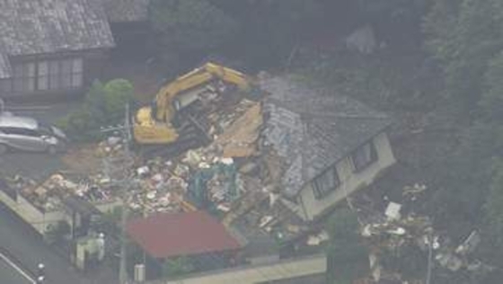 土砂崩れで住宅倒壊　死亡の2人は住人の60代夫婦と判明　栃木・足利市