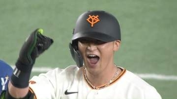 【巨人】すぐさま試合を振り出しに戻す　先頭・吉川尚輝がフェン直二塁打でチャンスメイク　松本剛も見事な送りバント