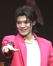 新浜レオン、芸人ではなく「歌手」と強調　30代の目標は「がんばレオンと膝スラだけじゃない」