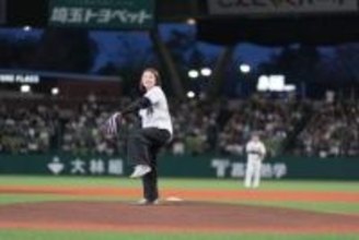 スノーボード・小野光希が始球式　五輪より「今日の方が緊張したかも(笑)」ミラノ・コルティナ銅メダル