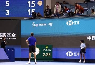 【テニス】思わぬ形の結末　メドベージェフが観客にボールを当ててしまい失格　39歳ジョコビッチが決勝へ＜チャイナ・オープン＞