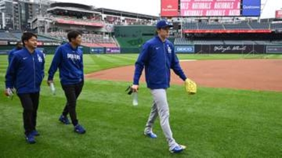 佐々木朗希に「成長しなければならない」ロバーツ監督が先発としてイニング数をさらに稼ぐこと求める　4回1失点の今季初登板は「良いスタート」と評価