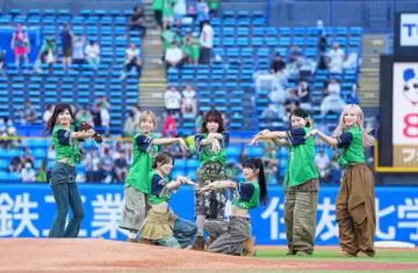 ME:I・MOMONA「熱い一球を投げたい」　人生初の始球式でノーバウンド成功　新曲も披露