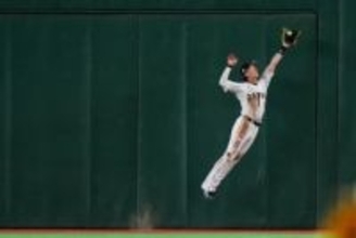 周東佑京がフェンス際でスーパーキャッチ　接戦の9回に好守備みせる　8回に気迫ヘッスラで盗塁も