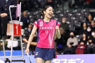 【バド】志田千陽、山口茜と顔寄せツーショット　「久しぶりに会えてハイテンション」　ハートマークや丸を作って楽しげポーズで笑顔はじける