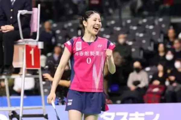 【バド】志田千陽、山口茜と顔寄せツーショット　「久しぶりに会えてハイテンション」　ハートマークや丸を作って楽しげポーズで笑顔はじける