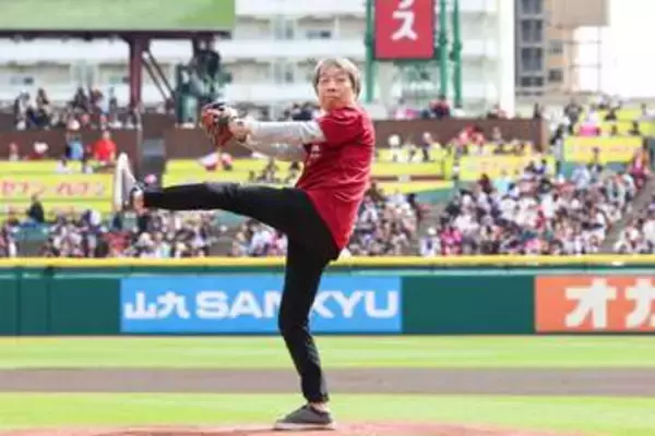 見栄晴59歳、始球式に登場「涙が出てきちゃって」　2年前に下咽頭がんステージ4の診断