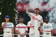 【MLB】『井上VS中谷』の名物リングアナの呼び込みで村上宗隆もリングイン　地鳴りブーイングにおもわず苦笑い!?　ハーパーは勝者のようにコーナーにあがり雄たけび、シュワバーは大笑い