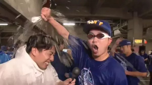 「最高でーす！」DeNA・石田裕太郎が我を忘れて大はしゃぎ　4歳上の浜地真澄には「打たれてんじゃないよ！」とツッコミも