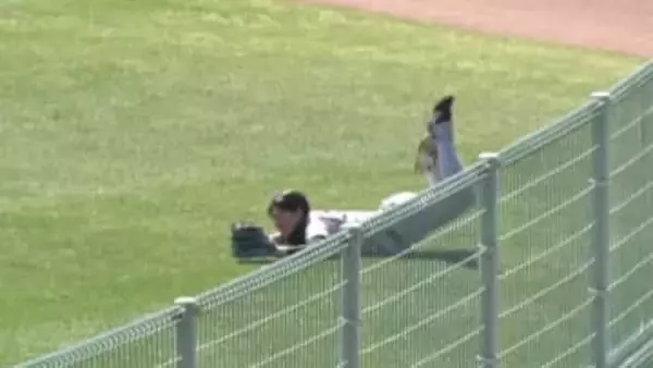 【巨人紅白戦】ドラ4ルーキー・皆川岳飛は攻守にハツラツプレー　風にあおられた打球もしっかりキャッチ