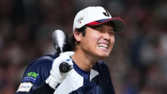 大谷翔平がバックスクリーン上部に豪快弾連発！　チャイニーズ・タイペイの選手たちも“憧れるのをやめられない”様子