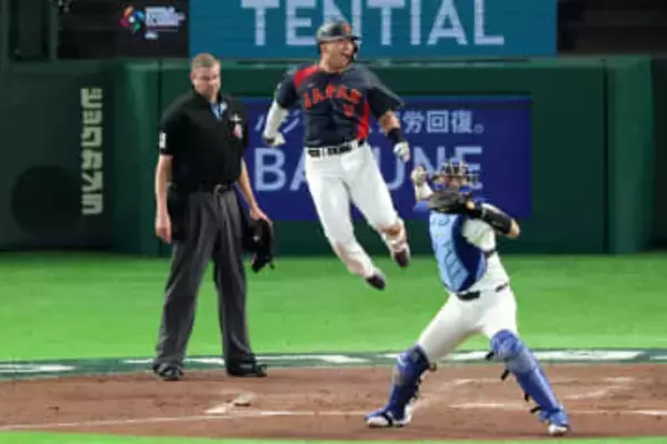 鈴木誠也はプレーも祝福もハッスル　激走で追加点　満塁弾の大谷翔平とは豪快に喜びを分かち合う