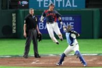 鈴木誠也はプレーも祝福もハッスル　激走で追加点　満塁弾の大谷翔平とは豪快に喜びを分かち合う