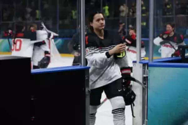 「先輩方との最後の試合だったので…」アイスホッケー日本が予選敗退...志賀姉妹が涙こらえ悔しさ