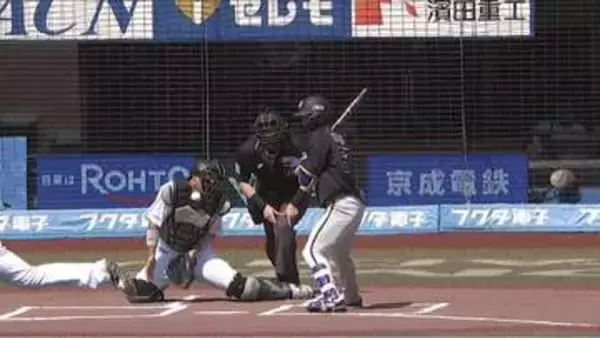 【ロッテ】初回守備でハプニング　佐藤都志也の喉付近にボールが当たりもん絶　防具のわずかな隙間から直に…　一時試合中断も無事にプレー再開
