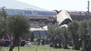 【速報】高速列車の追突事故で車両脱線…少なくとも64人死亡か　スペイン