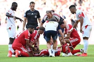 【サッカー】親善試合中に倒れたムシアラ　「これ以上の健康上のリスクはない」と無事を報告　「欠神発作」と診断も明かす