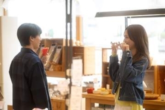 川口春奈＆高杉真宙、大腸がんに向き合う夫婦を演じる　『ママがもうこの世界にいなくても』場面写真公開