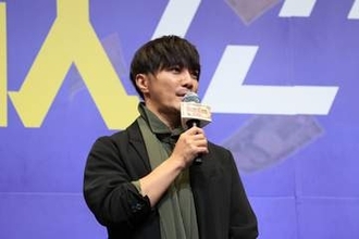 成宮寛貴、コルセットを巻きながら映画撮影　「“1億円”を持って走らなきゃ」