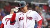 「【MLB】吉田正尚が今季第1号ソロ　雨の中での一発に笑顔はじける　内角低めの球をすくい上げる“らしさ全開”バッティング」の画像1