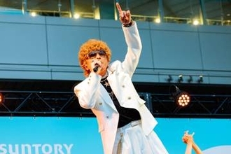 DJ OZMA、約18年ぶりに本格復活　『アゲ♂アゲ♂EVERY☆騎士』など懐かしの楽曲をパフォーマンス