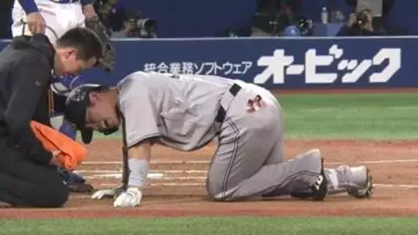 【巨人】大城卓三にヒヤリ　自打球が足に当たりもん絶　足を引きずりながらベンチ裏へ