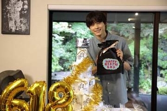 SixTONES・松村北斗、31歳の誕生日　ドラマ現場でお祝いのサプライズ　「わー、すごい！」