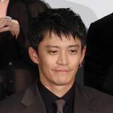 「小栗旬「一番やっぱ衣装チームが悩んでいて…」　映画『キングダム』最新作、注目ポイントは“首の羽”」の画像1