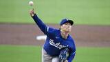「山本由伸の7回107球の力投にロバーツ監督「彼にはもっと可能性がある」初回ソロ弾で敗れるも「今夜は本当に良い投球をしたと思います」」の画像1