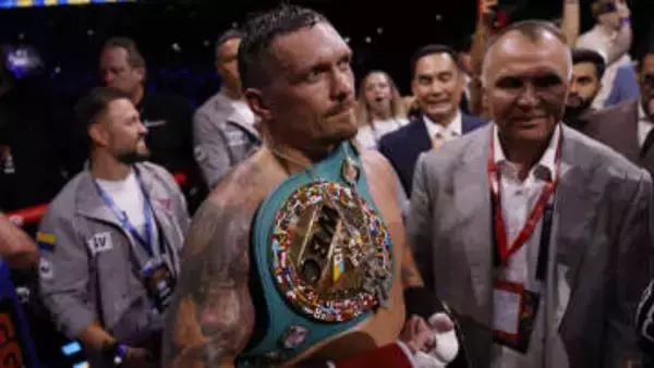 井上尚弥の上に君臨するPFP1位＆ヘビー級3団体統一王者ウシクが井上のイラストの前で自撮り？　SNSに「ARIGATO」の言葉添えて投稿　27日リングサイドで生観戦か