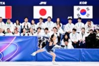 ライバルにも思わず拍手　フィギュア団体だからこその心温まる一コマ　リンク目の前が選手の応援席で完璧な演技には素直な反応