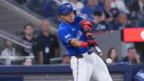 岡本和真のスタメン外は「休養のため」とシュナイダー監督　チームは13連戦まっただ中　それでも代打で送られ球場は今日イチの盛り上がり