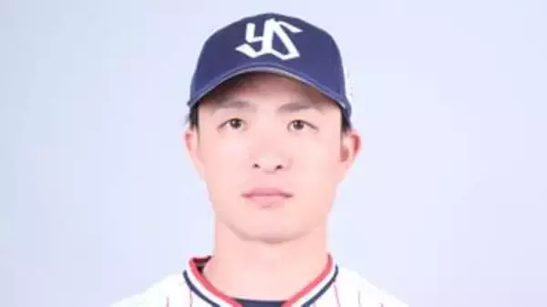 ヤクルト宮本が死球で苦もんの表情...5回守備から退く　阪神・桐敷は歩み寄ってすぐに謝罪