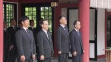 【ヤクルト】池山監督や古賀選手会長らが波上宮を参拝　絵馬にはそろって「健康第一」　 昨季故障者多く「ここでつまずいてしまうと…」「万全な状態で他球団と互角に戦いたい」