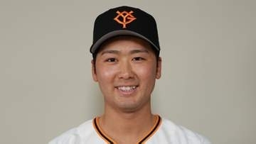 【ヤクルトvs巨人】グラウンドには巨人・船迫大雅の知人の姿「ボールボーイは大学の先輩とか高校の後輩」