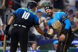 「【MLB】足で魅せた主砲シュワバー　タッチアップで巨体ゆらしド迫力ヘッスラが勝ち越し点に　慣れないプレー後の渋い表情にも注目」の画像1