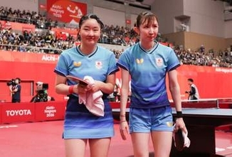 【卓球】女子ダブルス決勝で王曼昱に転倒ハプニング　激しいラリーと入れ替わりで交錯…　張本美和も早田ひなも心配そうに近寄り見つめる姿