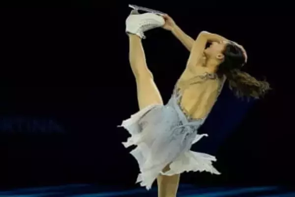 坂本花織が五輪ラストダンス　表現力豊かなエキシビションでファンを魅了〈フィギュアスケート〉