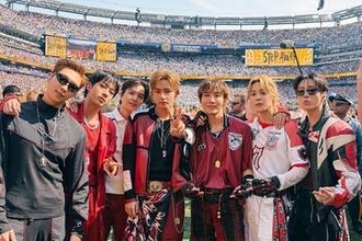 BTS、サッカーW杯決勝で『Dynamite』を披露　大会仕様の歌詞アレンジで盛り上げる